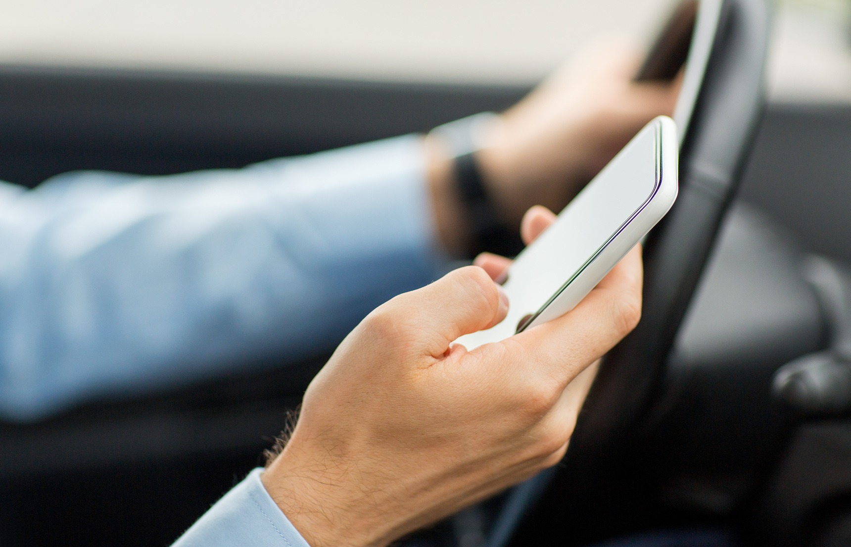 Devices, Distracted Driving, & Your Auto Insurance